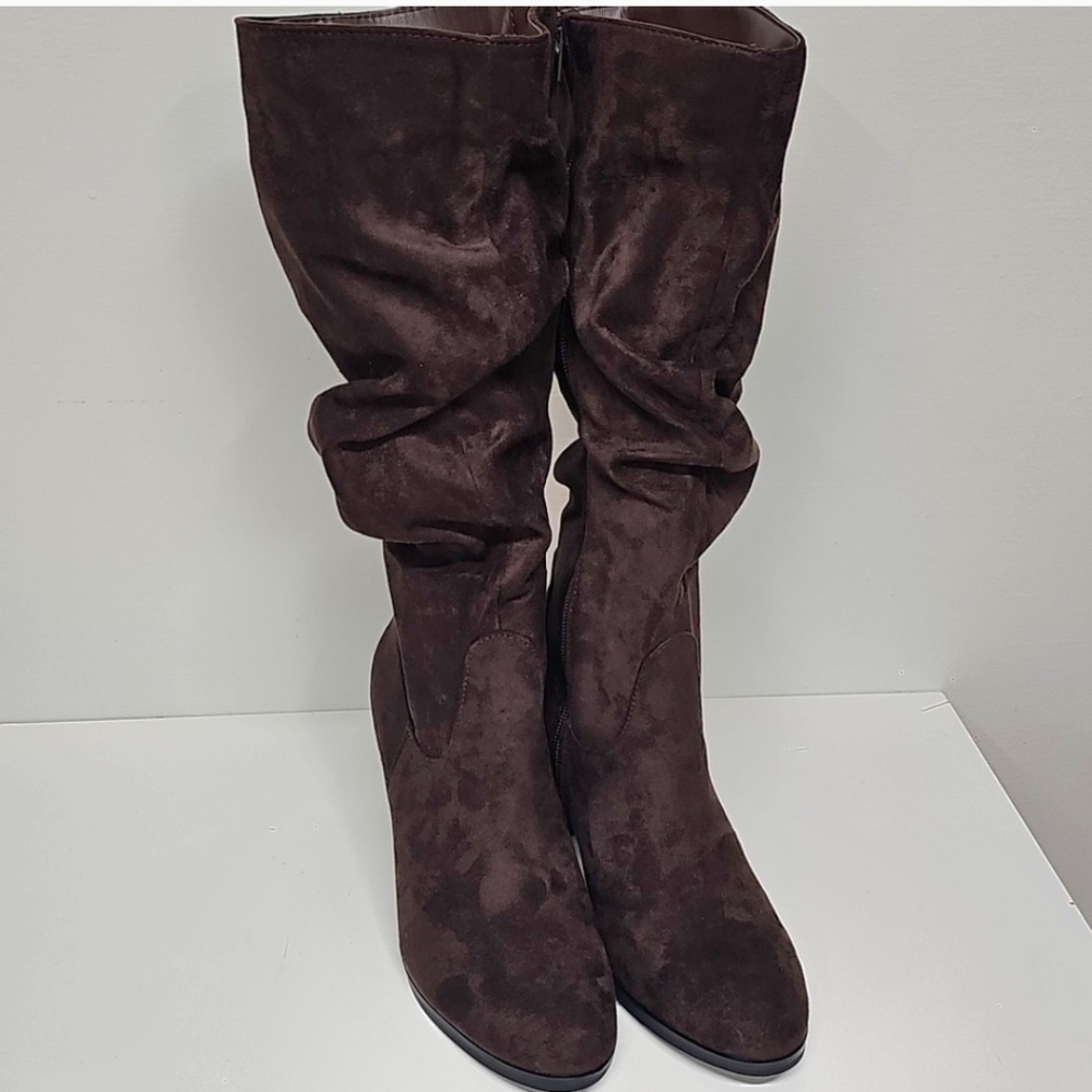 White Mountain Teachers Heeled Ruched, Vegan Suede Boots, Chocolate, Sz 8, New